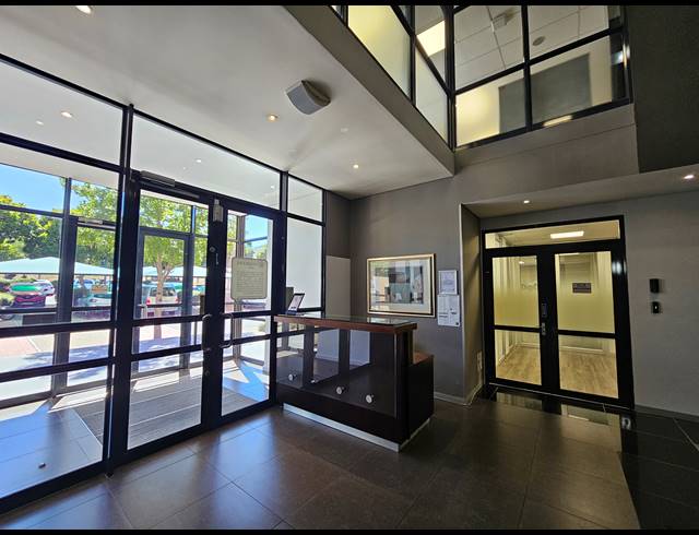 1,023M² OFFICE TO LET IN PLATTEKLOOF